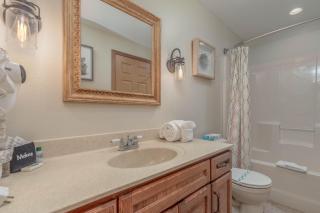 2BR Village At Indian Point 2102 near SDC - Free Tickets Daily up to $500 - Branson - 2