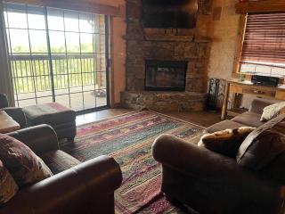 2BR Village At Indian Point 1512 near SDC - Free Tickets Daily up to $500 - Branson - 6