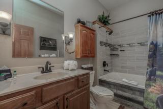 2BR Village At Indian Point 1312 near SDC - Free Tickets Daily up to $500 - Branson - 2