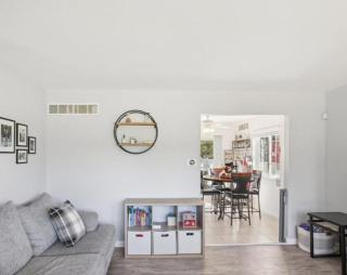 Newly Luxury Dream Home With 4 Bedroom 2 Full Bath, Full Body Massage Chair, 65Inch TV, Nice Deck, Fenced Backyard, Private Gym - Madison Heights - 0