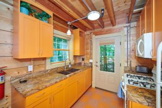 Dollybrook Cottage 1 Pet Friendly Community Pool Groups Welcome - Fennville - 1