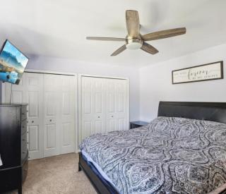 Newly Luxury Dream Home With 4 Bedroom 2 Full Bath, Full Body Massage Chair, 65Inch TV, Nice Deck, Fenced Backyard, Private Gym - Madison Heights - 5