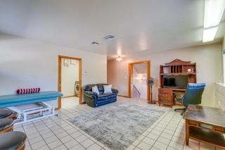 Spacious Arizona Retreat with Deck and Mountain Views! - Phoenix - 1