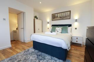 Little Gem in the Forest of Dean! Hot tub, Private garden, Dog Friendly, Smart TVs and Beautiful Historic Village Location! - Saint Briavels - 0