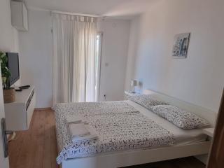 L&L Apartments - Vir - 9