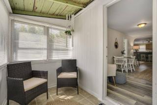 Cozy Shore Summer Getaway - Villas - 5