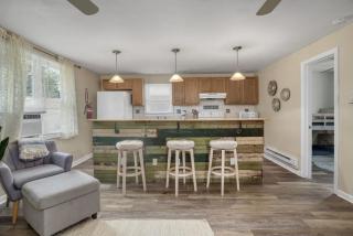 Cozy Shore Summer Getaway - Villas - 3