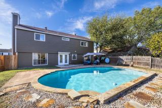 Spacious 4BR Home with Pool BBQ & Games - 3