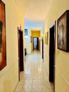 Central Comfort - 4 BDR Apartment, Artfully Designed - 5