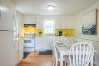 Huge Deck Outdoor Shower Dog Friendly - 8