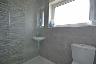 Modern home in historic market town near airport - 2