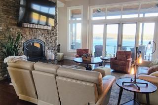 Lakefront Haven - 9
