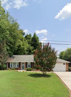 comfortable family house! - Winston-Salem - 0