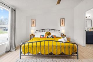 Starlight Horizon 2 Cabins Hot Tub & Pool - Pet-Friendly Texas Hill Country Stay Near Canyon Lake Sleeps 12, Stargazing, Group Getaway - 4