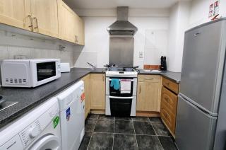 -F1-GH- Enjoy a wonderful stay in our Cosy Luxurious, Spacious ground floor apartment, Free Parking, Free WiFi - Leeds - 7