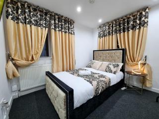 -F1-GH- Enjoy a wonderful stay in our Cosy Luxurious, Spacious ground floor apartment, Free Parking, Free WiFi - Leeds - 0