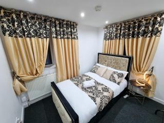 -F1-GH- Enjoy a wonderful stay in our Cosy Luxurious, Spacious ground floor apartment, Free Parking, Free WiFi - Leeds - 3