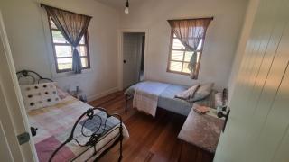 Myrtlebank Cottage Farmstay - - 8