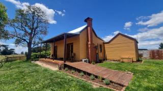 Myrtlebank Cottage Farmstay - - 1