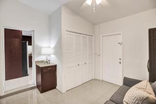 The Zen Den - Fort Lauderdale - 8