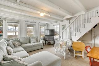 Charming Westbrook Cottage, Steps to Private Beach - Westbrook - 0