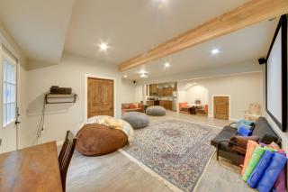 Expansive Group Lake House with Private Hot Tub! - Sagle - 1