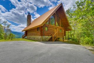 Gatlinburg Cabin with Deck about 11 Miles to Downtown - Gatlinburg - 0
