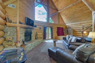 Gatlinburg Cabin with Deck about 11 Miles to Downtown - Gatlinburg - 5