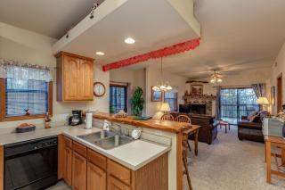 2BR Village At Indian Point 601 near SDC-Free Tickets Daily up to $500 Value - Branson - 5