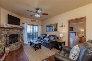 2BR Village At Indian Point 505 near SDC-Free Tickets Daily up to $500 value - Branson - 0