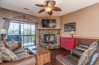 2BR Village At Indian Point 902 near SDC-Free Tickets Daily up to $500 Value - Branson - 4