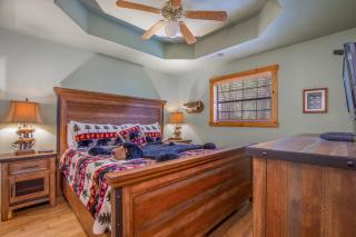 2BR Village At Indian Point 803 near SDC-Free Tickets Daily (up to $500 Value) - Branson - 2