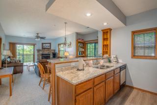 2BR Village At Indian Point 1004 near SDC-Free Tickets Daily up to $500 - Branson - 9