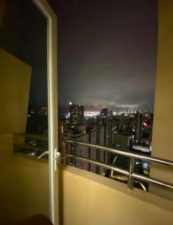 40 Percent Promo Off This Month, Balcony Ocean View Plus Free Pool & Sauna Access Exclusive 2025 Rates at Walking Distance US Embassy, Front of Robinsons Place MANILA, Bellagio and Experience Breathtaking Manila Bay Views - Manila - 3