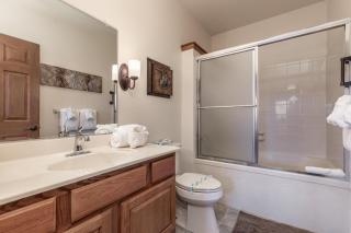 2BR Village At Indian Point 1106 near SDC - Free Tickets Daily up to $500 - Branson - 2