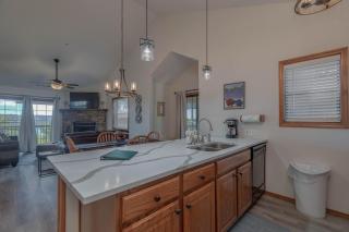 2BR Village At Indian Point 1112 near SDC - Free Tickets Daily up to $500 - Branson - 9