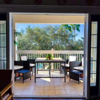 Themed Luxury Apartment With Pools and Jacuzzi - 1