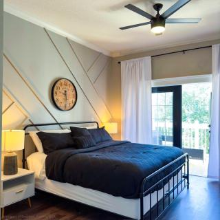 Themed Luxury Apartment With Pools and Jacuzzi - 3