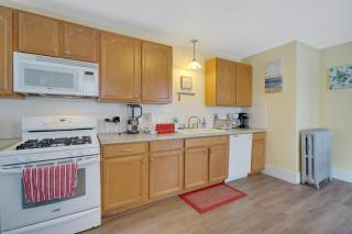 Super Cute & Great Home With 4 Beds King Bed 65Inch TV Fenced Backyard New Appliances BBQ Grill Porch Outdoor Furniture - 7