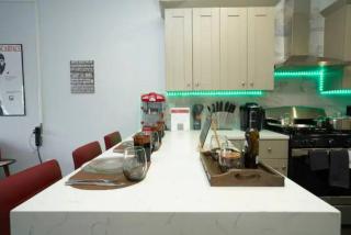 Duplex apt - Dining - 80in Projector - Pool Table - Bayonne - 6