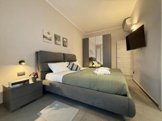 Wide & Bright 2 bedroom Flat 50m from M4 Station - Milan - 8