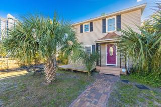Dazzling Centrally Located Ocean View w 2 Kings, Huge Private Yard, 2 Decks, Firepit, BBQ - Myrtle Beach - 7
