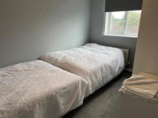 Nice House in a Quiet Estate - NO HOUSE PARTIES ALLOWED - Wythenshawe - 9