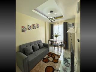 Family Room Staycation In The Heart Of Manila, with 2 Balcony Plus 40 Percent Promo Discount Plus Free Pool Access, Plus Free Sauna Promo in Manila Bay, Robinsons Place, Ermita, Pgh, Bellagio, UP Pedrogil, Staycation Updated 2025 Price - Manila - 0