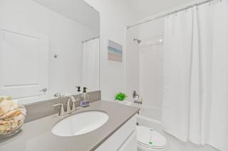 Spotless 6 bedroom Villa - Storey Lake - Hot tub - Free Water Park - 15 Mins to Disney - Kissimmee - 7
