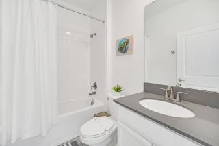 Spotless 6 bedroom Villa - Storey Lake - Hot tub - Free Water Park - 15 Mins to Disney - Kissimmee - 8