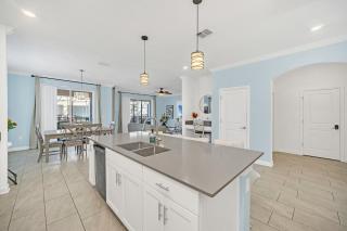 Spotless 6 bedroom Villa - Storey Lake - Hot tub - Free Water Park - 15 Mins to Disney - Kissimmee - 6