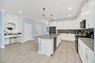 Spotless 6 bedroom Villa - Storey Lake - Hot tub - Free Water Park - 15 Mins to Disney - Kissimmee - 3