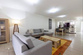 Beaches Retreat - 3 BR w Pool - 5 Min to Beach - Agnes Water - 8