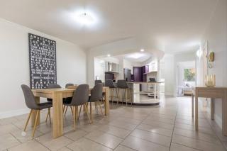Beaches Retreat - 3 BR w Pool - 5 Min to Beach - Agnes Water - 2